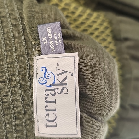 Ava & Viv Teal and Green‎ Blouses - Picture 10 of 11